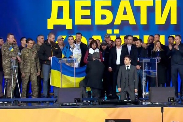Порошенко во время дебатов периодически переходил на русский язык Порошенко во время дебатов периодически переходил на русский язык 