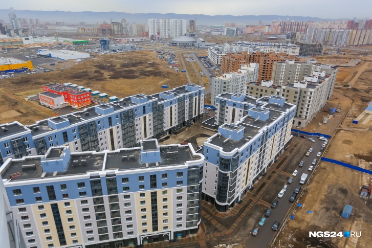 18-й дом состоит сразу из трех секций 18-й дом состоит сразу из трех секций