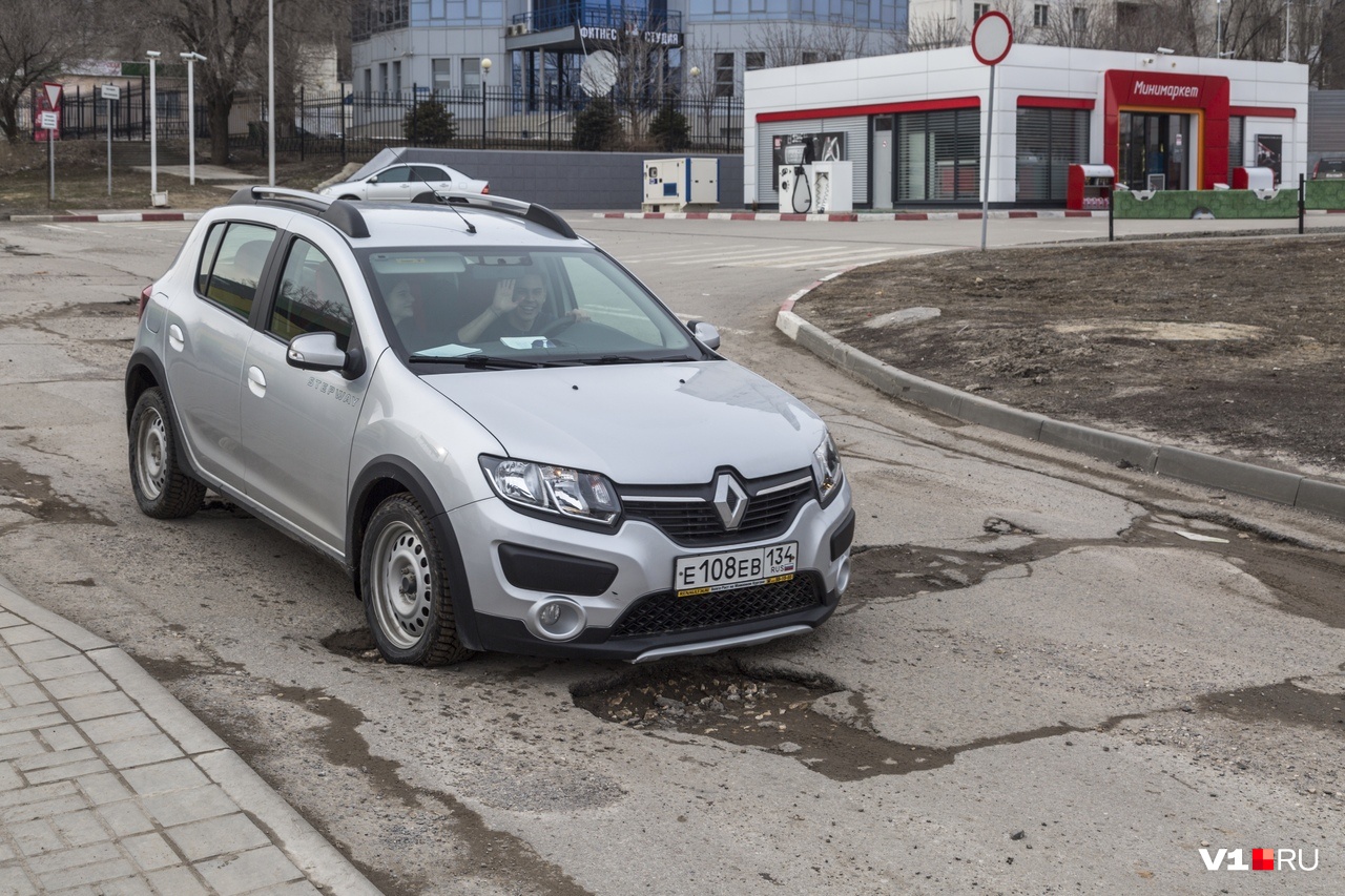 Волгоградские водители — самые оптимистичные. Другие бы давно побросали свои машины