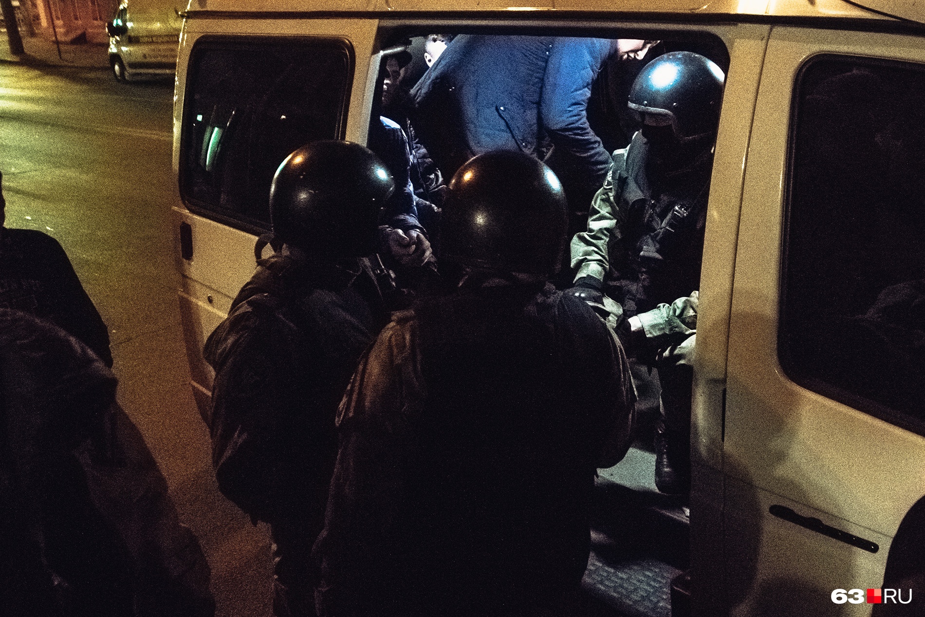 В Самаре силовики устроили облаву на зачинщиков драки с правоохранителями