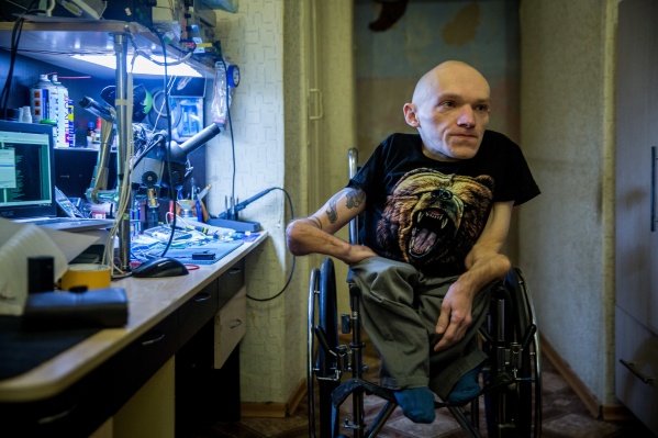 Новосибирский мастер Сергей Лезнёв с 10 лет умеет чинить самую разную технику — от телевизоров до автомобилей Новосибирский мастер Сергей Лезнёв с 10 лет умеет чинить самую разную технику — от телевизоров до автомобилей