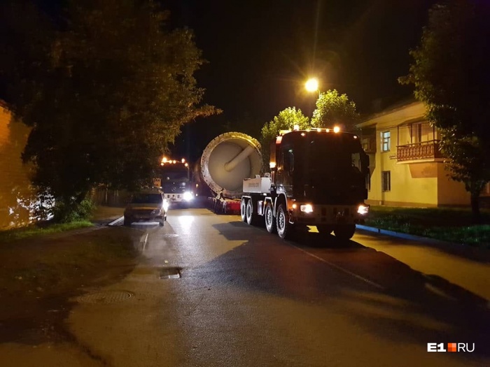 Два автопоезда в 21 час покинут территорию завода Два автопоезда в 21 час покинут территорию завода
