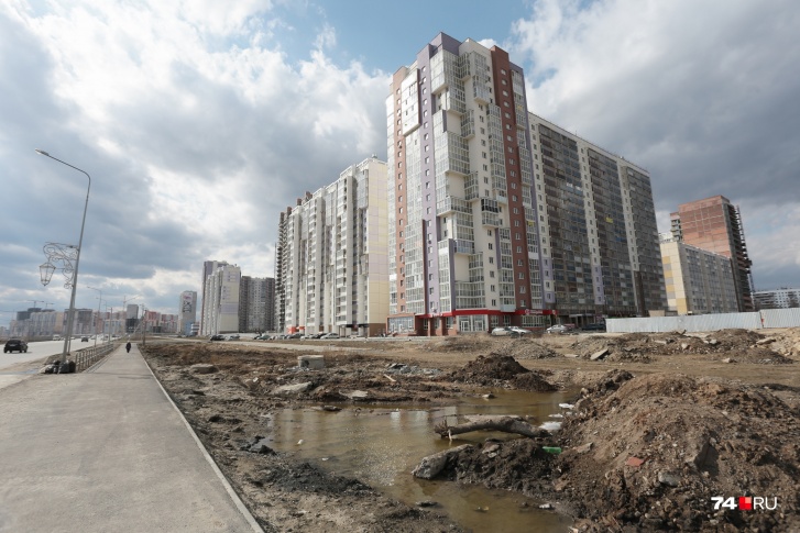 Микрорайон активно застраивается, жители просят сделать им зоны для прогулок и отдыха Микрорайон активно застраивается, жители просят сделать им зоны для прогулок и отдыха