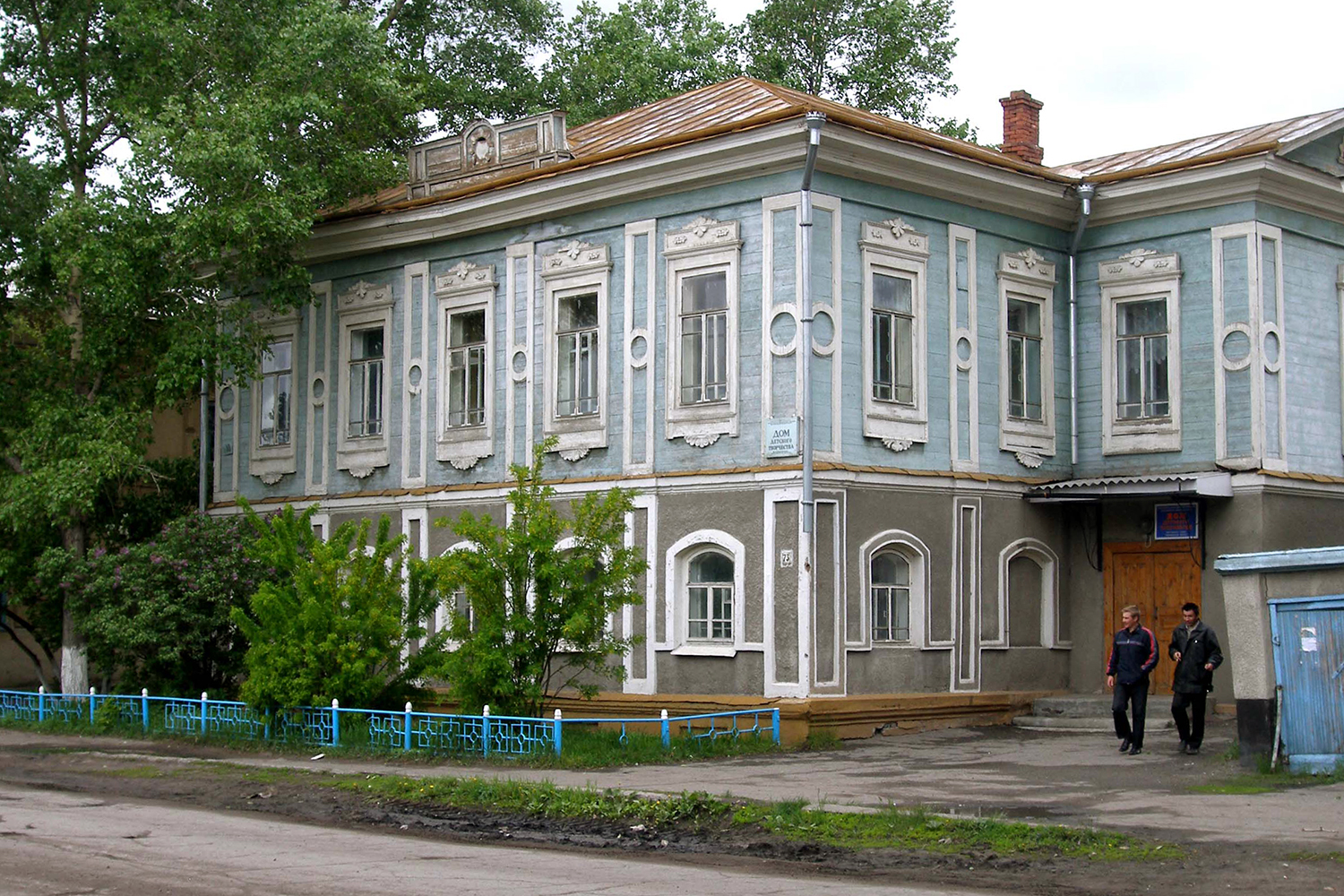 В доме купца Шипицына сейчас находится дом детского творчества В доме купца Шипицына сейчас находится дом детского творчества