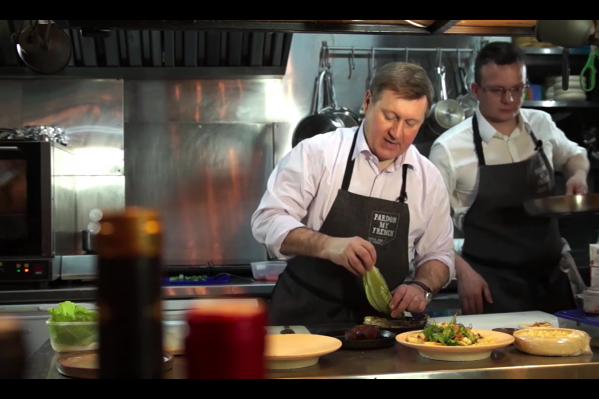 Скриншот из видео «Рецепт вкусного 8 Марта» Скриншот из видео «Рецепт вкусного 8 Марта»