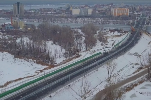 Ограждение начинается почти на самом мосту Ограждение начинается почти на самом мосту 