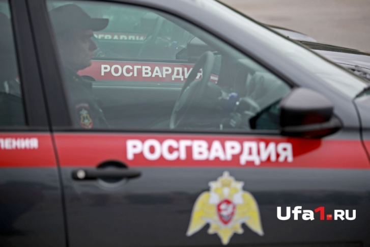 Наркотики в куртке молодого человека нашли росгвардейцы Наркотики в куртке молодого человека нашли росгвардейцы