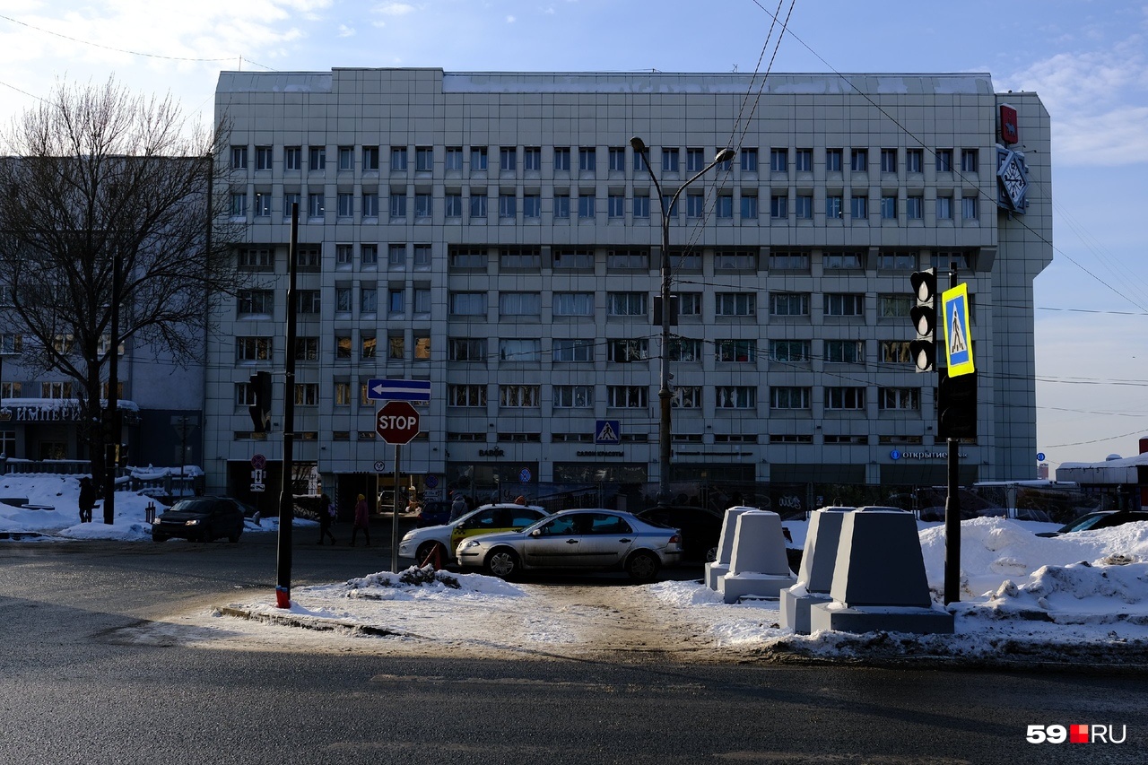 У гостиницы — те же опоры У гостиницы — те же опоры