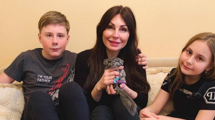 «Почувствуйте себя особенными». Актриса Наталья Бочкарева с детьми надели разные носки