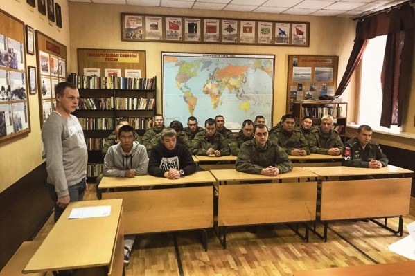 Военный прятался под кроватью от полиции Военный прятался под кроватью от полиции 