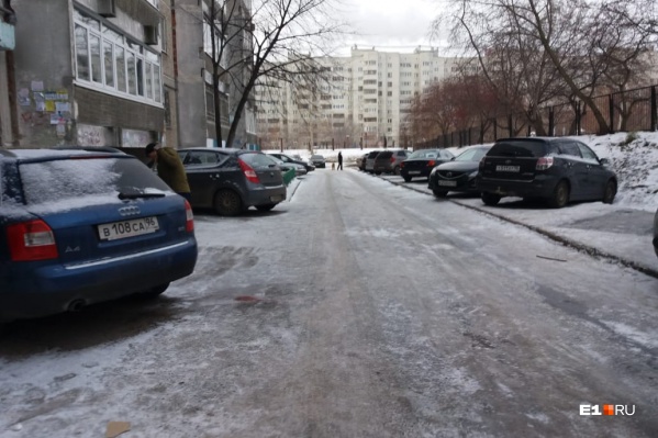 Двор дома, где все произошло Двор дома, где все произошло