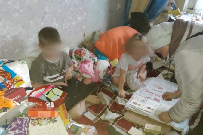 Девочку 4 лет и мальчика 7 лет забрали в приют из-за условий антисанитарии в квартире Девочку 4 лет и мальчика 7 лет забрали в приют из-за условий антисанитарии в квартире