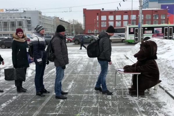 Общественная приёмная работала сегодня с 12 до 13 часов Общественная приёмная работала сегодня с 12 до 13 часов