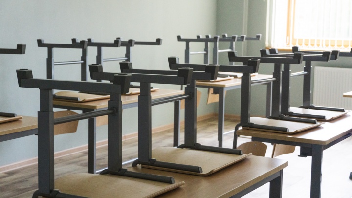 В Омске остаются закрытыми на карантин 33 школы