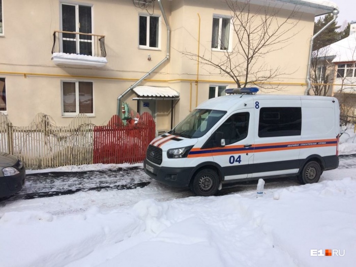 На место трагедии приехали газовики, полиция и следователи На место трагедии приехали газовики, полиция и следователи