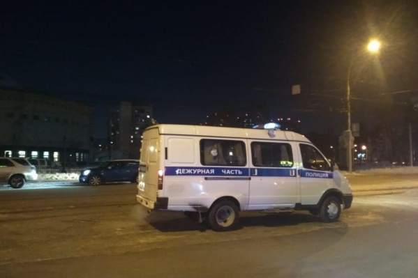 Очевидцы сообщают, что видели на месте сотрудника полиции со служебной собакой Очевидцы сообщают, что видели на месте сотрудника полиции со служебной собакой