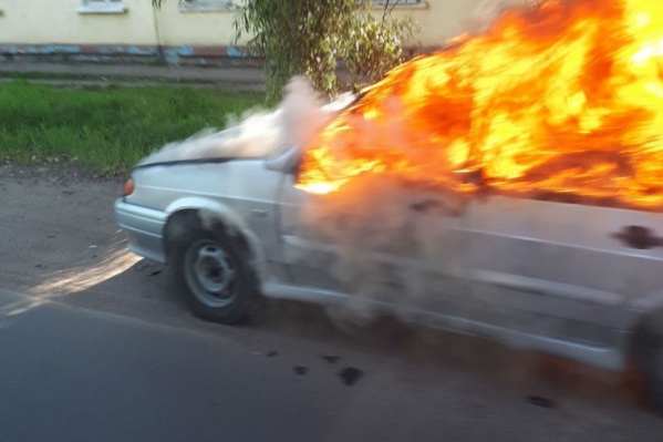 Пламя объяло салон авто Пламя объяло салон авто