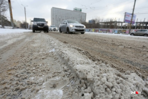 Прошлой зимой из-за нерасторопности дорожников челябинцы регулярно стояли в 10-балльных пробках Прошлой зимой из-за нерасторопности дорожников челябинцы регулярно стояли в 10-балльных пробках