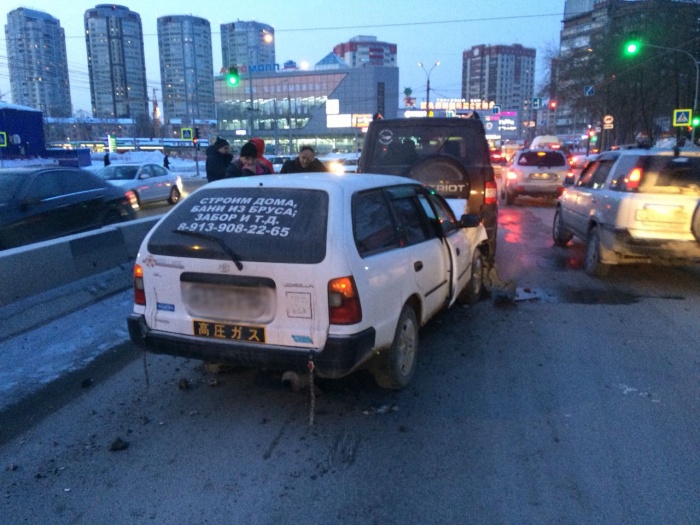 По данным аваркомов, ДТП спровоцировал водитель «Тойоты» По данным аваркомов, ДТП спровоцировал водитель «Тойоты»