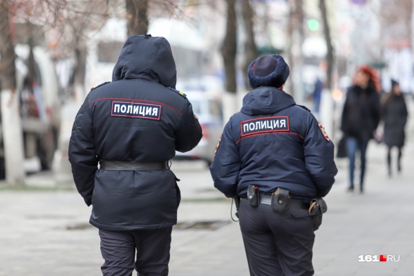 На место трагедии приехали полицейские На место трагедии приехали полицейские