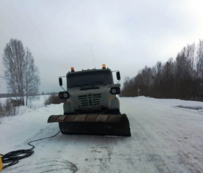Дорожники отогрели заледеневшую дорогу Дорожники отогрели заледеневшую дорогу