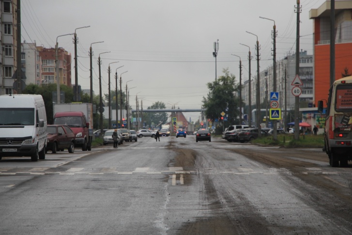 Чтобы выехать на улицу Галушина, водителям нужно проехать возле торгового центра Чтобы выехать на улицу Галушина, водителям нужно проехать возле торгового центра