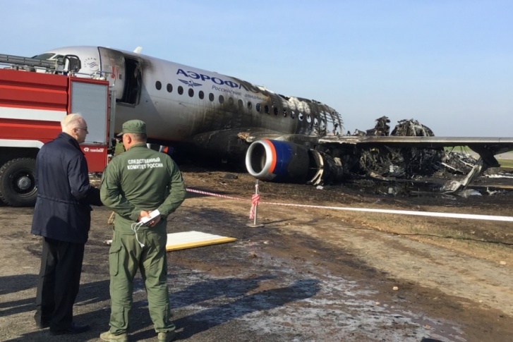 Самолет загорелся после посадки, погиб 41 человек