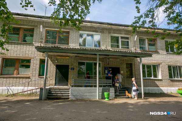 Снимок сделан во время нашей прогулки по Кедровому. В большом материале мы рассказывали о жизни в ранее закрытом поселке Снимок сделан во время нашей прогулки по Кедровому. В большом материале мы рассказывали о жизни в ранее закрытом поселке
