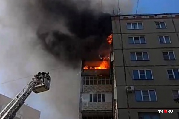 Пожар возник на девятом этаже Пожар возник на девятом этаже