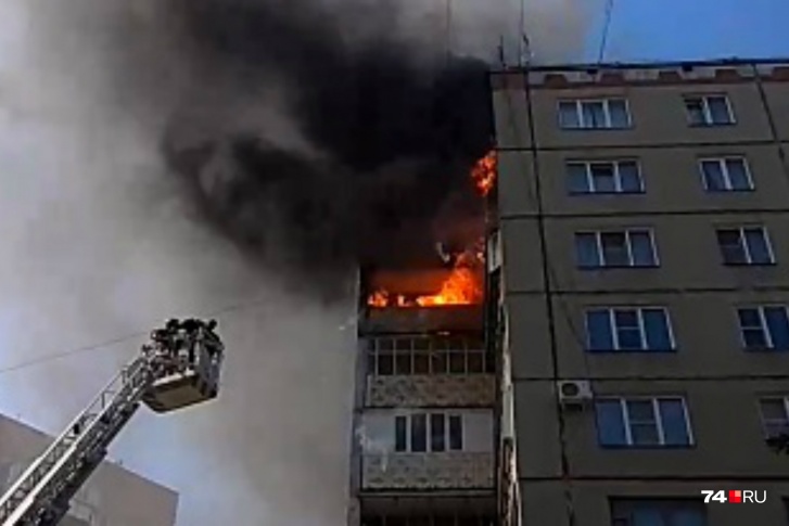 Пожар возник на девятом этаже