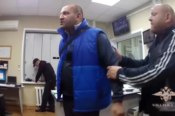 Пассажиров сняли с утреннего чартерного рейса в Таиланд Пассажиров сняли с утреннего чартерного рейса в Таиланд