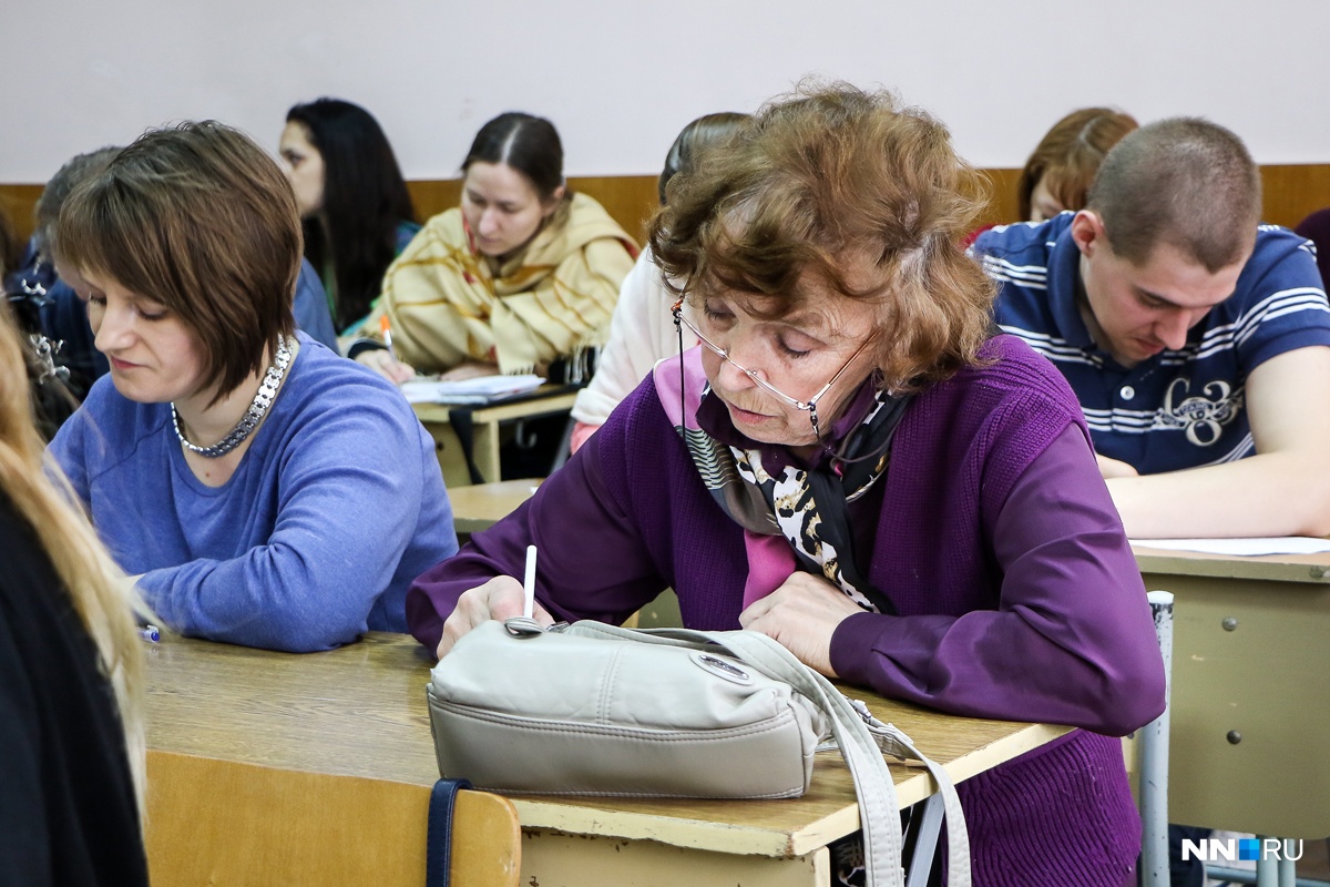 Министр образования Сергей Злобин проведёт родительское онлайн-собрание по всей области