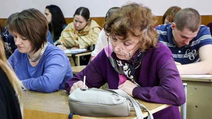 Министр образования Сергей Злобин проведёт родительское онлайн-собрание по всей области