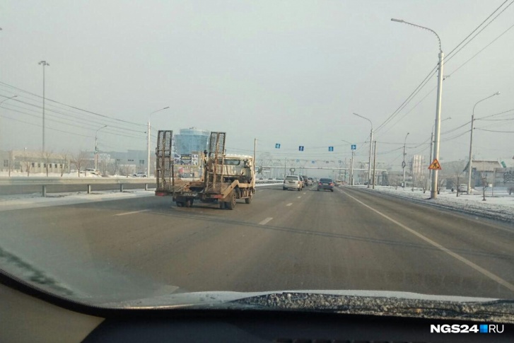 С конца января автомобилисты начнут получать штрафы за езду по «выделенке» С конца января автомобилисты начнут получать штрафы за езду по «выделенке»