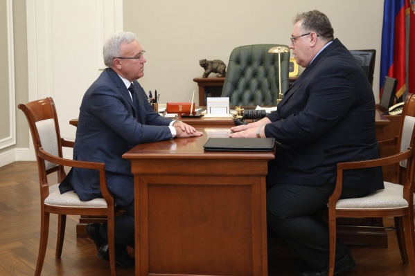 На фото Александр Усс с главой Боготольского района Александром Беловым На фото Александр Усс с главой Боготольского района Александром Беловым