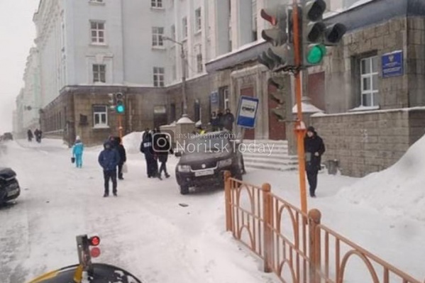 «Сузуки» после тарана «Форда» задел пенсионерку на переходе «Сузуки» после тарана «Форда» задел пенсионерку на переходе