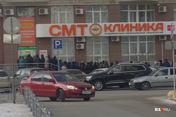 Многие весь сегодняшний день проведут в ожидании своей очереди Многие весь сегодняшний день проведут в ожидании своей очереди