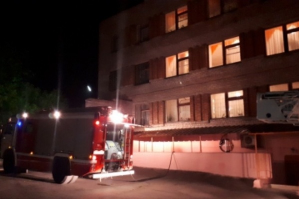 Пожар начался ночью, когда многие пациенты уже спали Пожар начался ночью, когда многие пациенты уже спали