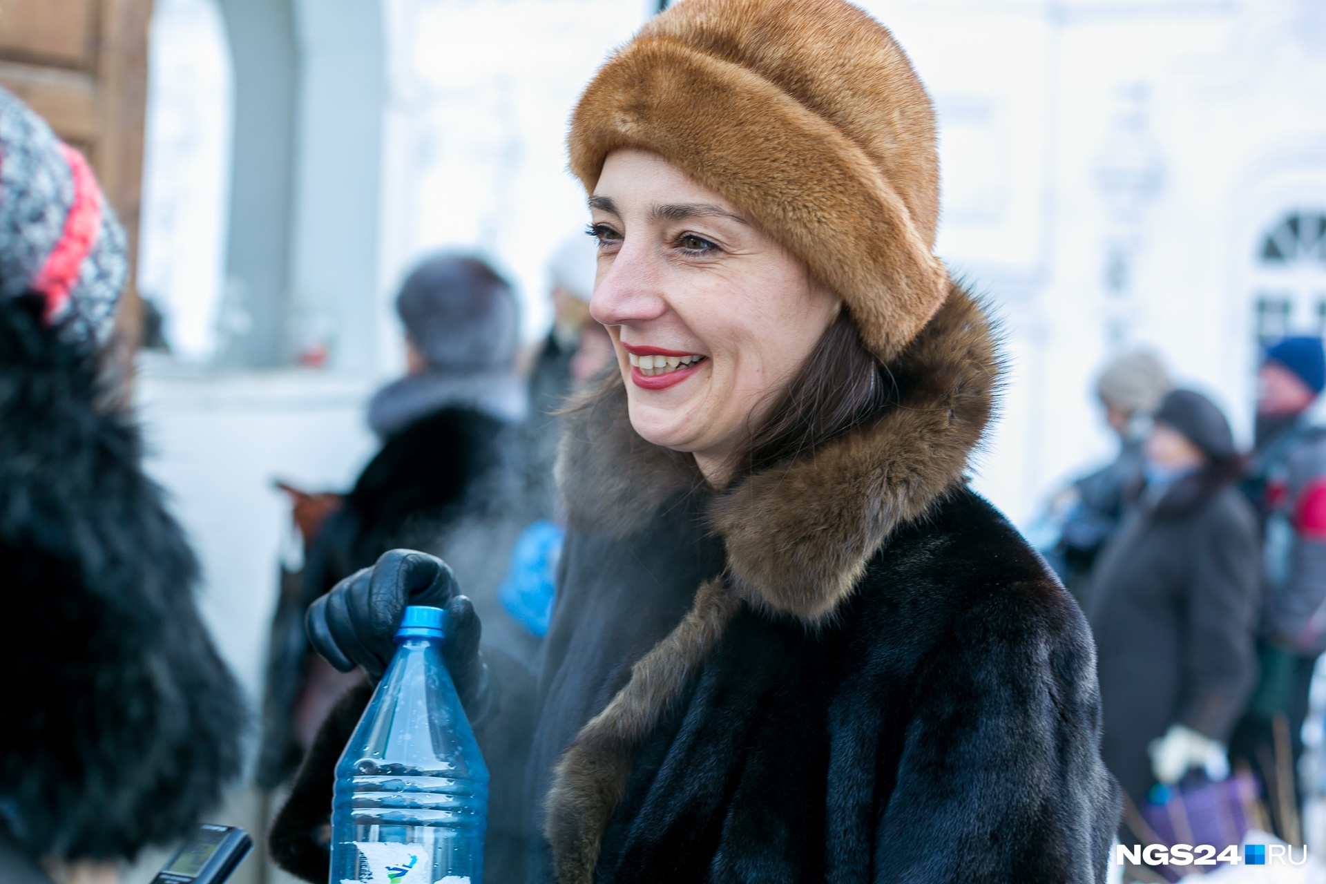 Жизнерадостная Юлия решила, что в этом году опробует на себе силу святой воды Жизнерадостная Юлия решила, что в этом году опробует на себе силу святой воды