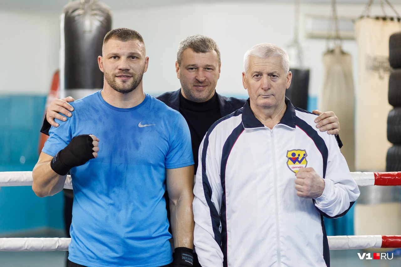 Валерий Макиенко помнит Романова с первой тренировки, а Василий Васильев сопровождает Евгения на протяжении всей его профессиональной карьеры Валерий Макиенко помнит Романова с первой тренировки, а Василий Васильев сопровождает Евгения на протяжении всей его профессиональной карьеры
