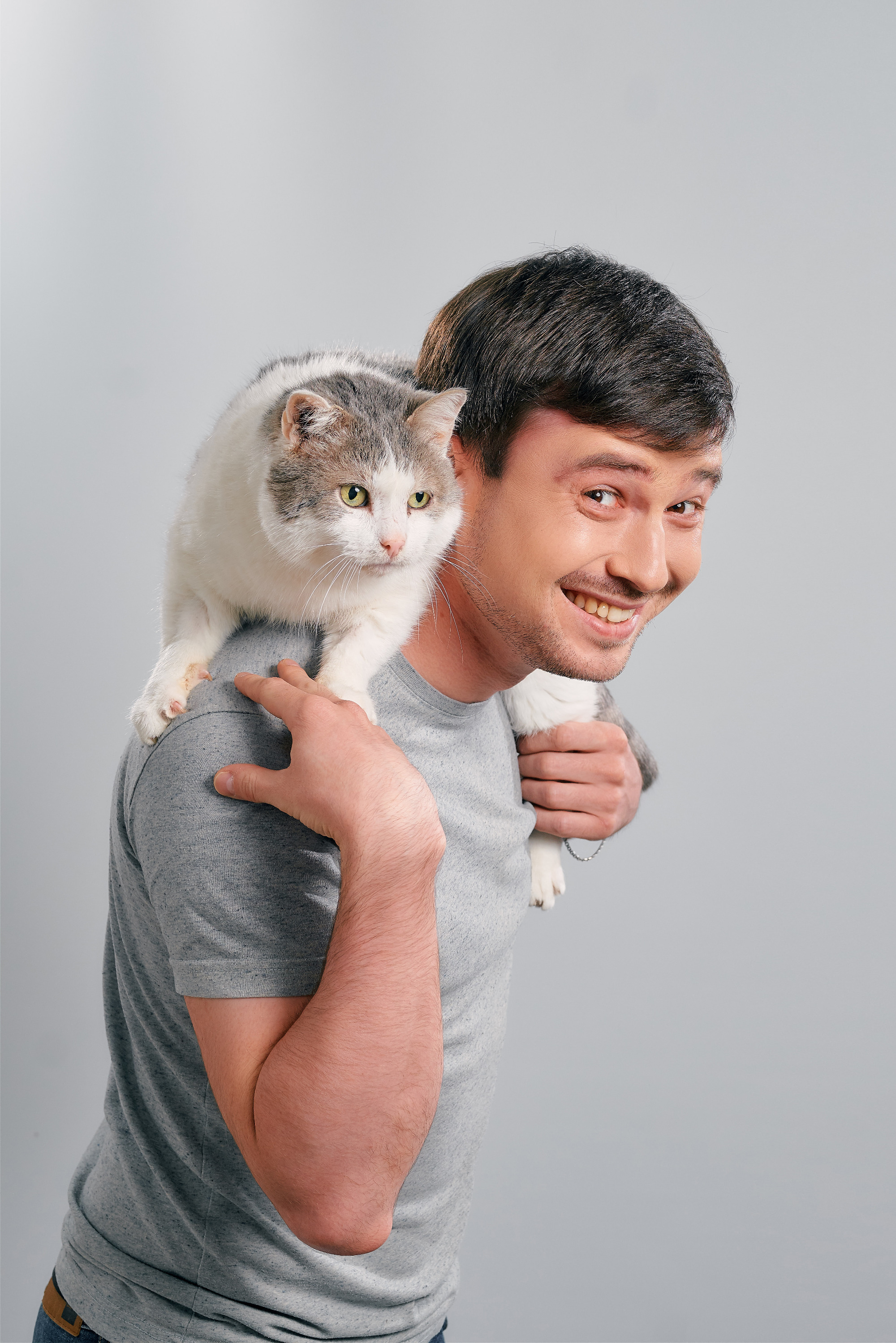 Альберт Мусин с котом Крокусом Альберт Мусин с котом Крокусом