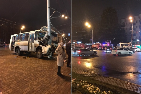 Автобус на большой скорости влетел в столб, на месте все экстренные службы Автобус на большой скорости влетел в столб, на месте все экстренные службы