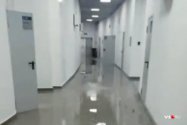 Вода затопила внутренние помещения стадиона Вода затопила внутренние помещения стадиона