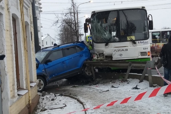 ДТП с участием двух автобусов произошло на Московском проспекте Ярославля ДТП с участием двух автобусов произошло на Московском проспекте Ярославля