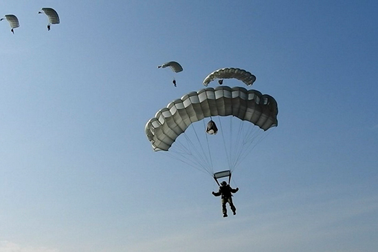 Спецназовцы ЦВО совершили более 5000 прыжков с парашютом в Самарской области