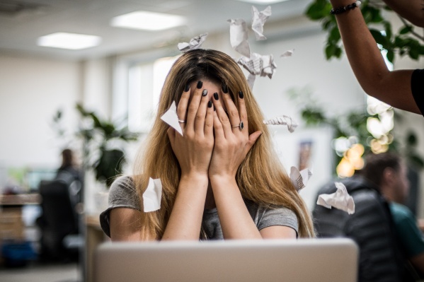 По словам экспертов, часто преследователями становятся те, кто и сам был жертвой травли — в школе или на работе