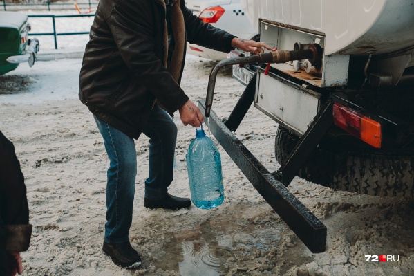 Для жильцов этих домов уже организовали подвоз воды. Рассказываем, где стоит эта машина Для жильцов этих домов уже организовали подвоз воды. Рассказываем, где стоит эта машина