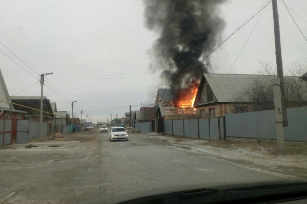 Гараж еще можно будет отстроить, а вот автомобиль уже не восстановить Гараж еще можно будет отстроить, а вот автомобиль уже не восстановить