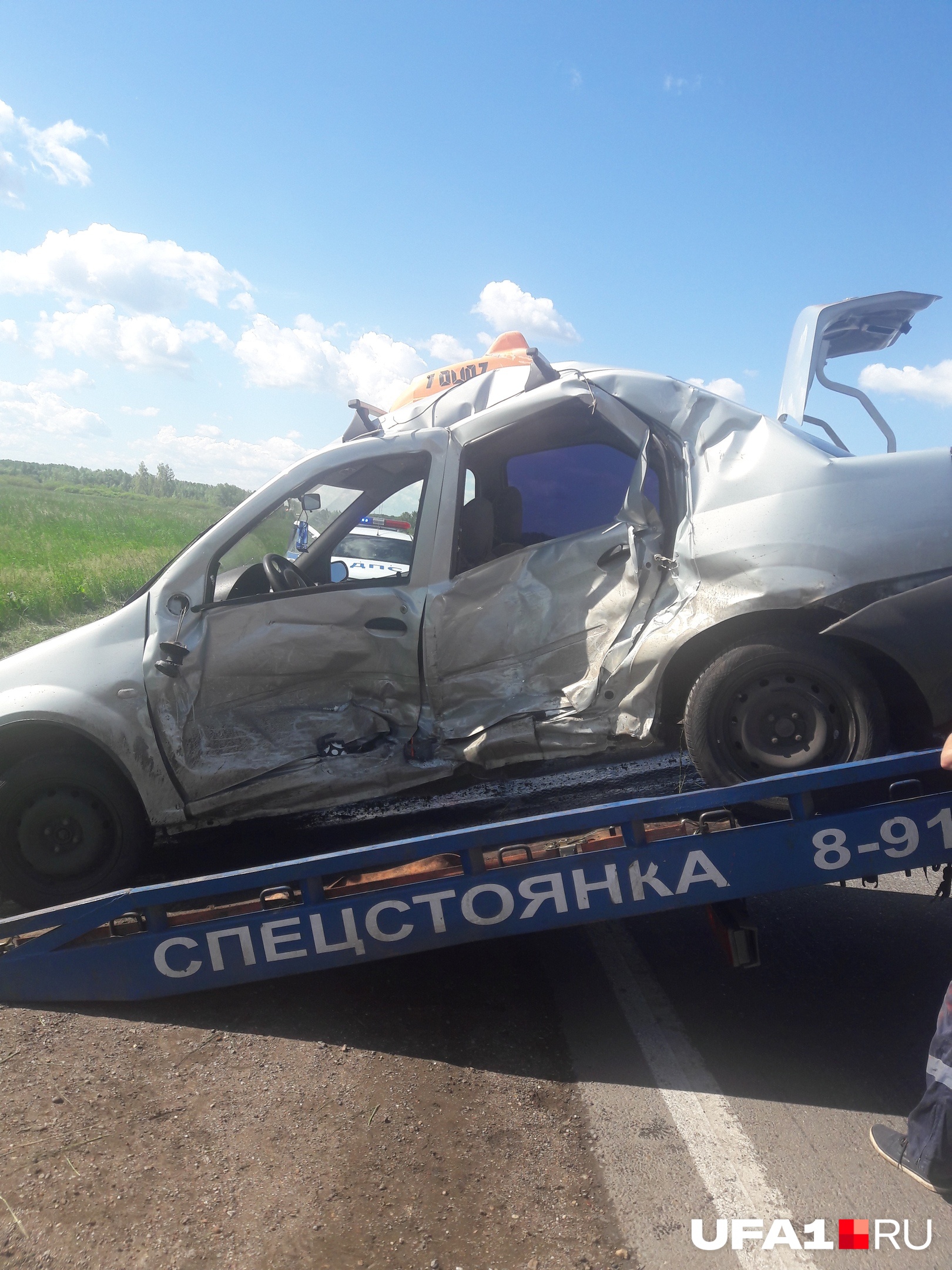 Обе двери с левой стороны оказали вмяты в салон Обе двери с левой стороны оказали вмяты в салон