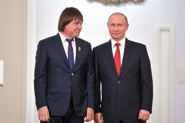 Евгений Покушалов получил Госпремию в области науки и технологий из рук президента Владимира Путина в июне 2017 года Евгений Покушалов получил Госпремию в области науки и технологий из рук президента Владимира Путина в июне 2017 года